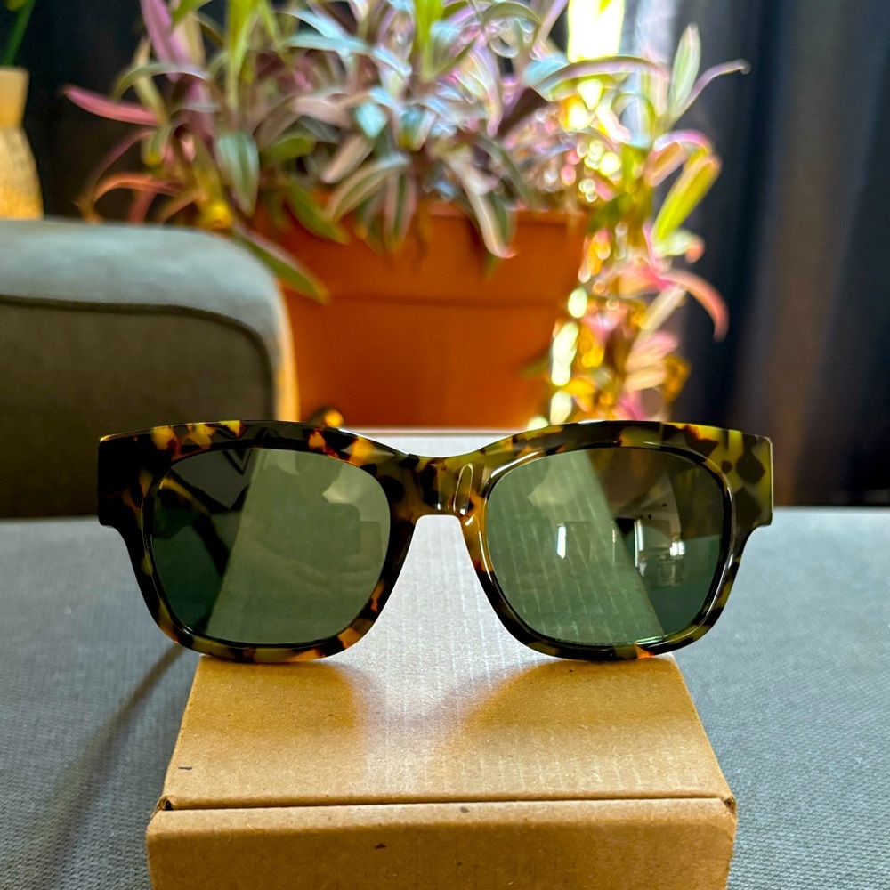 NWOT DL Eyewear Whitehall Tortoiseshell Sunnies